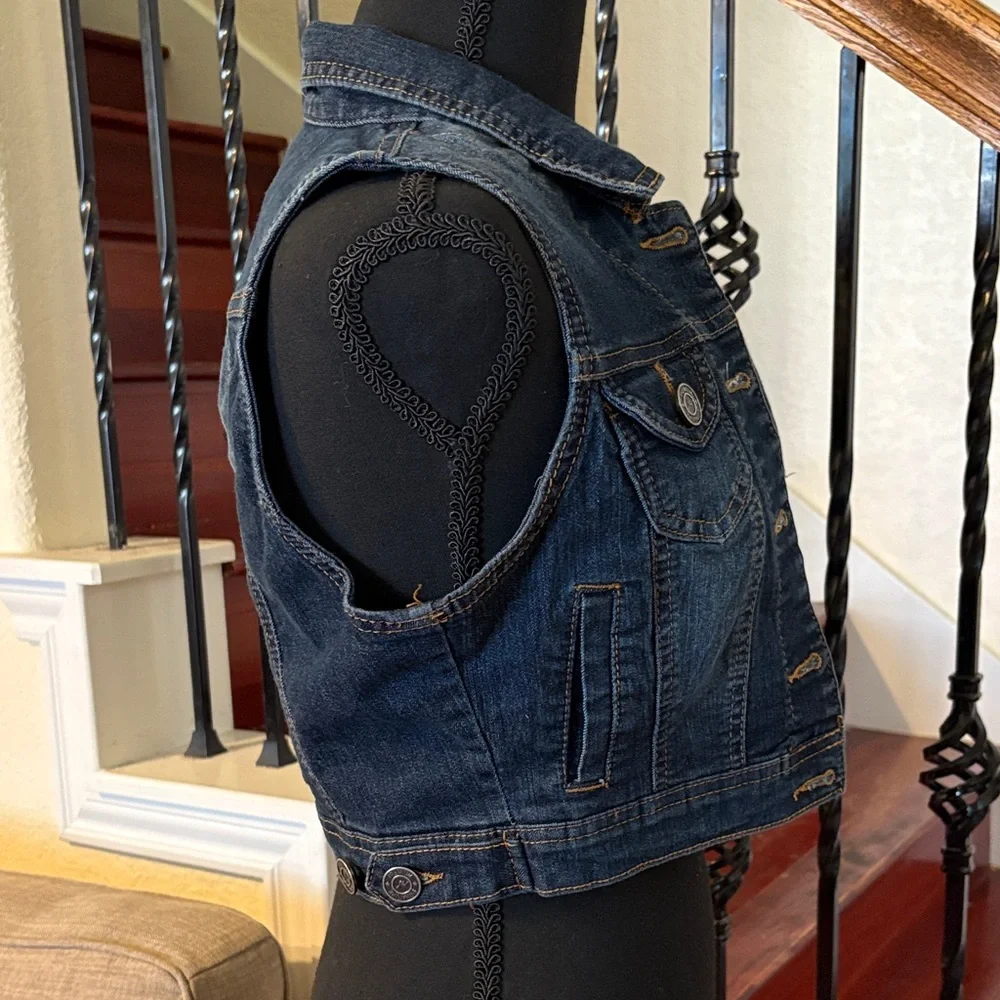 Denim Sleeveless Vest - Picture 6 of 11
